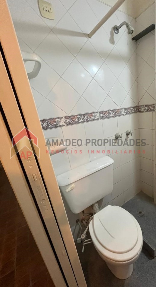 Dpto 2 amb, excelente ubicacion: Hipolito Yrigoyen 9115, Lomas de Zamora