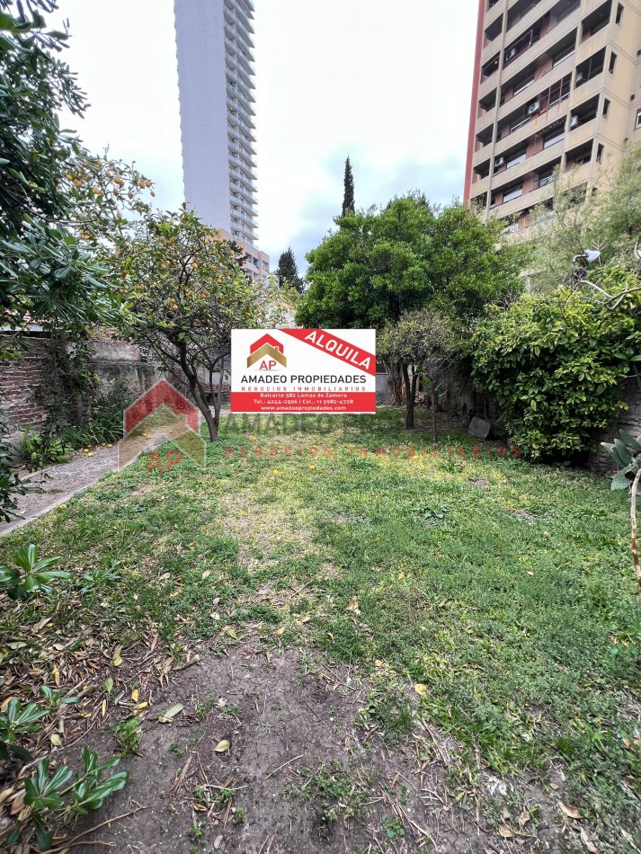 Gran casa 5 amb,  con parque y terraza, ubicada en Ituzaingo 62 Temperley