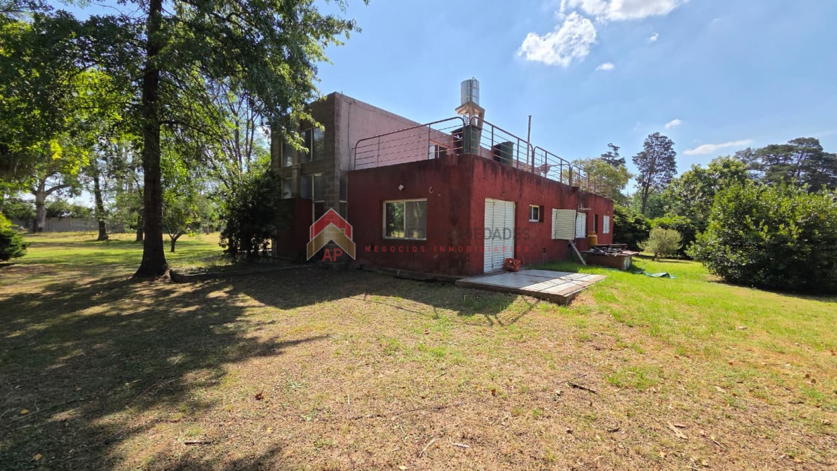 Gran casa 4 amb con garage cubierto, parrilla, terraza y jardin. Ubicado en Azul 298, Monte Grande