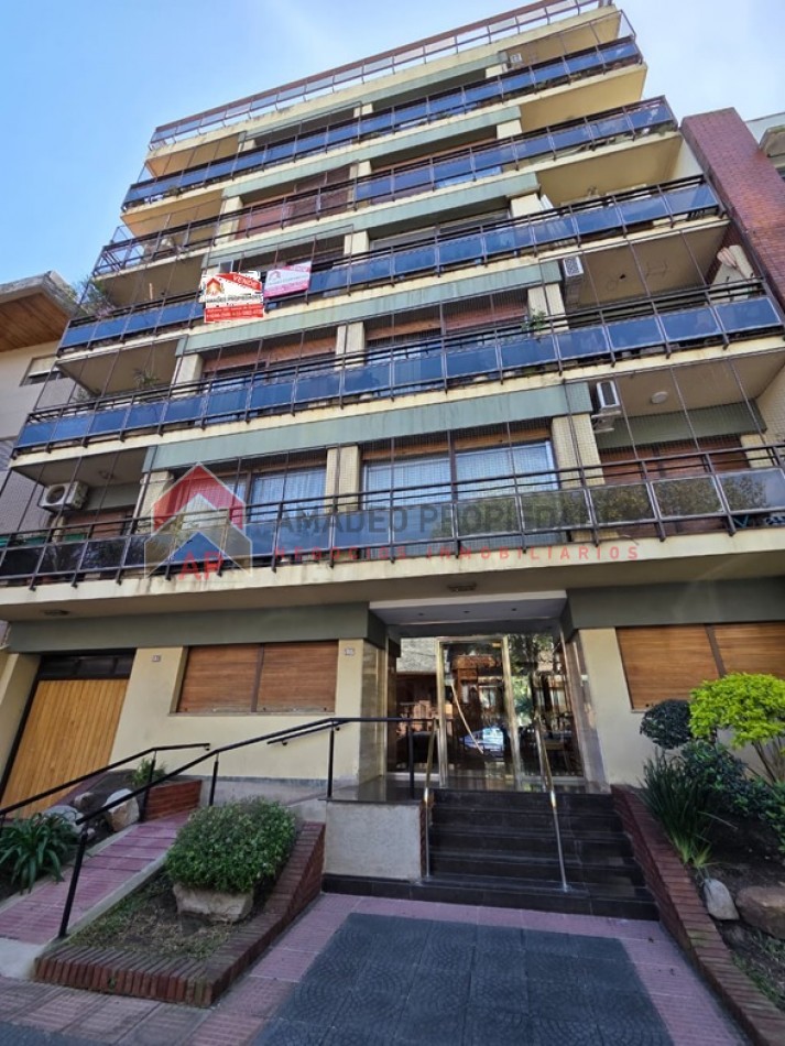 Impecable dpto semipiso 3 amb con balcon, cochera y baulera. Excelente ubicacion: Sixto Fernandez 137, Lomas de Zamora