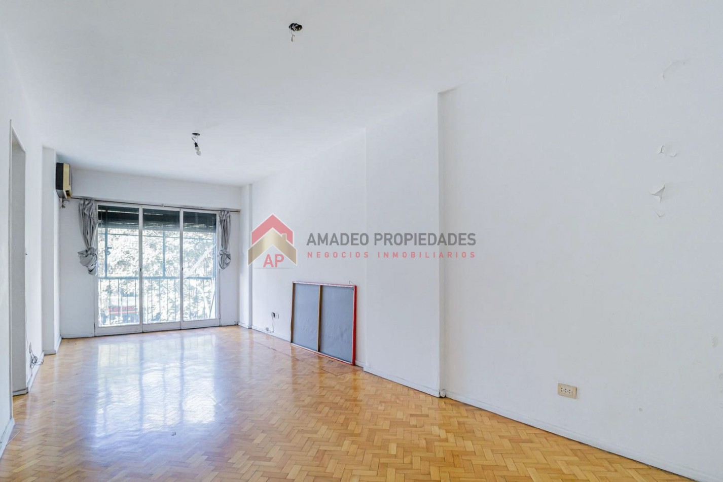 Dpto 4 amb al frente en 2° piso con lavadero y balcon. Excelente ubicacion: Oro al 4500 esquina Santa Fe, Palermo