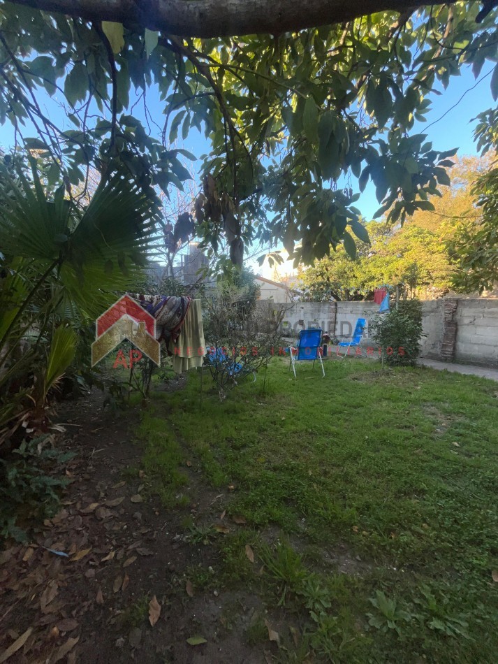 Gran casa con local al frente, terreno libre, enorme galpon y cochera para dos autos APTO CRED, ubicada en Balcarce 541, Lomas de Zamora