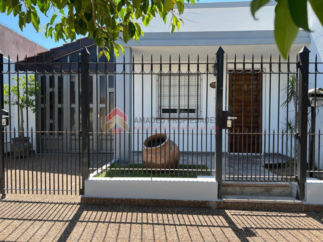 Casa 4 amb con garage y parque, apto cred. muy buena ubicacion: San Isidro 1190 Temperley