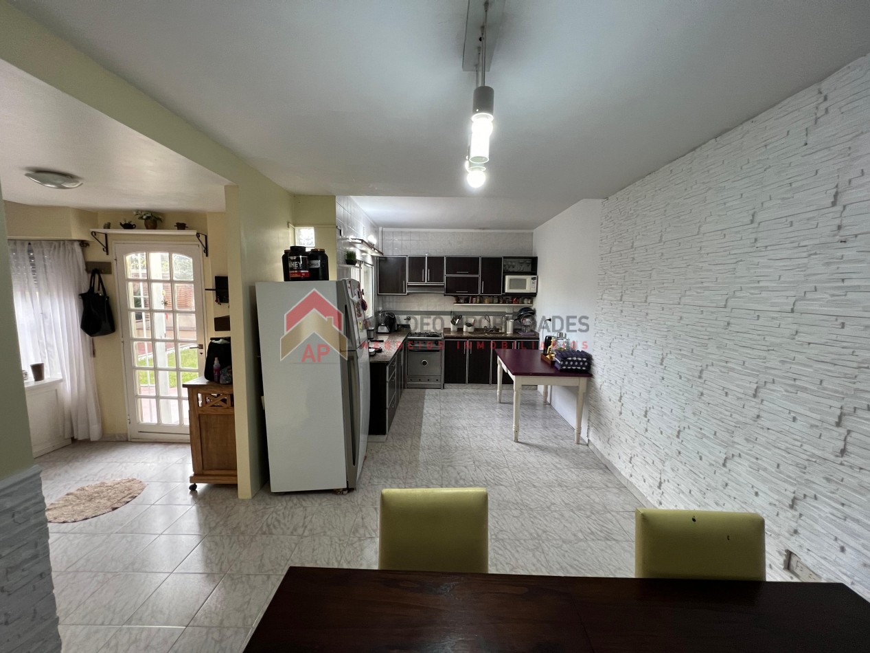 Impecable ph t/casa con patio y cochera, ubicado San Carlos 372, Temperley