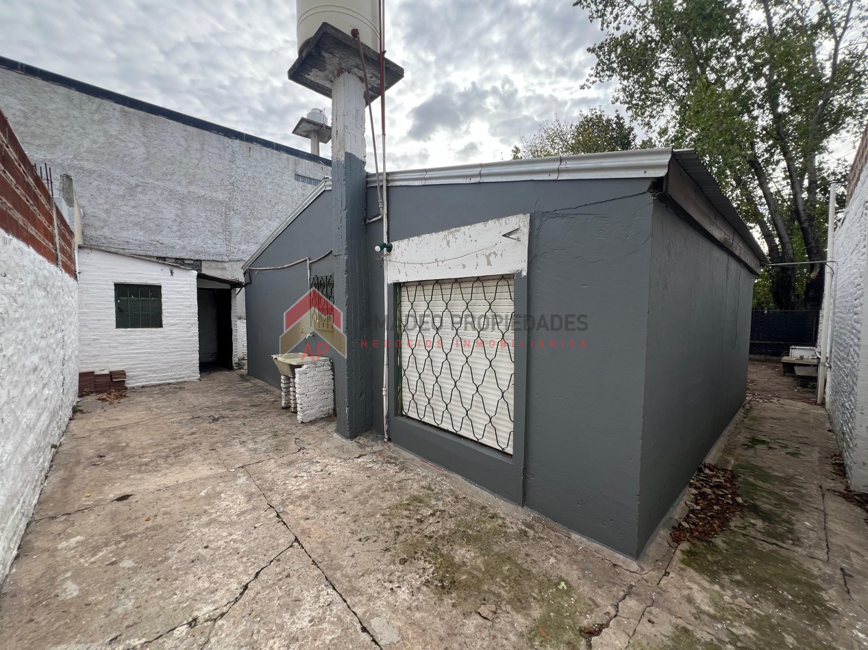 Casa 3 amb con amplio parque al frente, ubicada en Gonzalez Chavez 1061, Temperley