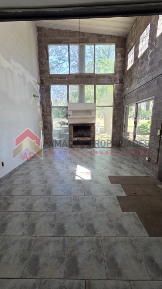 Gran casa 4 amb con garage cubierto, parrilla, terraza y jardin. Ubicado en Azul 298, Monte Grande