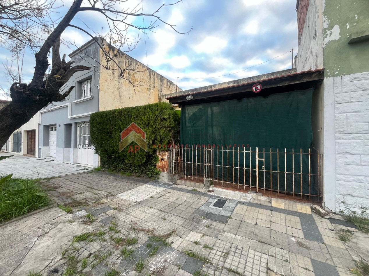 Casa 3 amb grandes APTO CRED c/cochera, jardin y patio ubicada en Warnes 1488, Lanus Oeste 