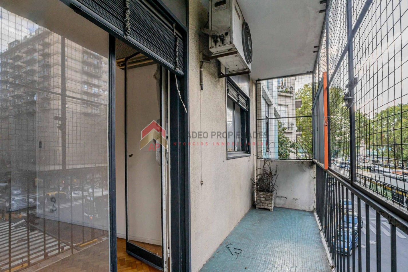 Dpto 4 amb al frente en 2° piso con lavadero y balcon. Excelente ubicacion: Oro al 4500 esquina Santa Fe, Palermo