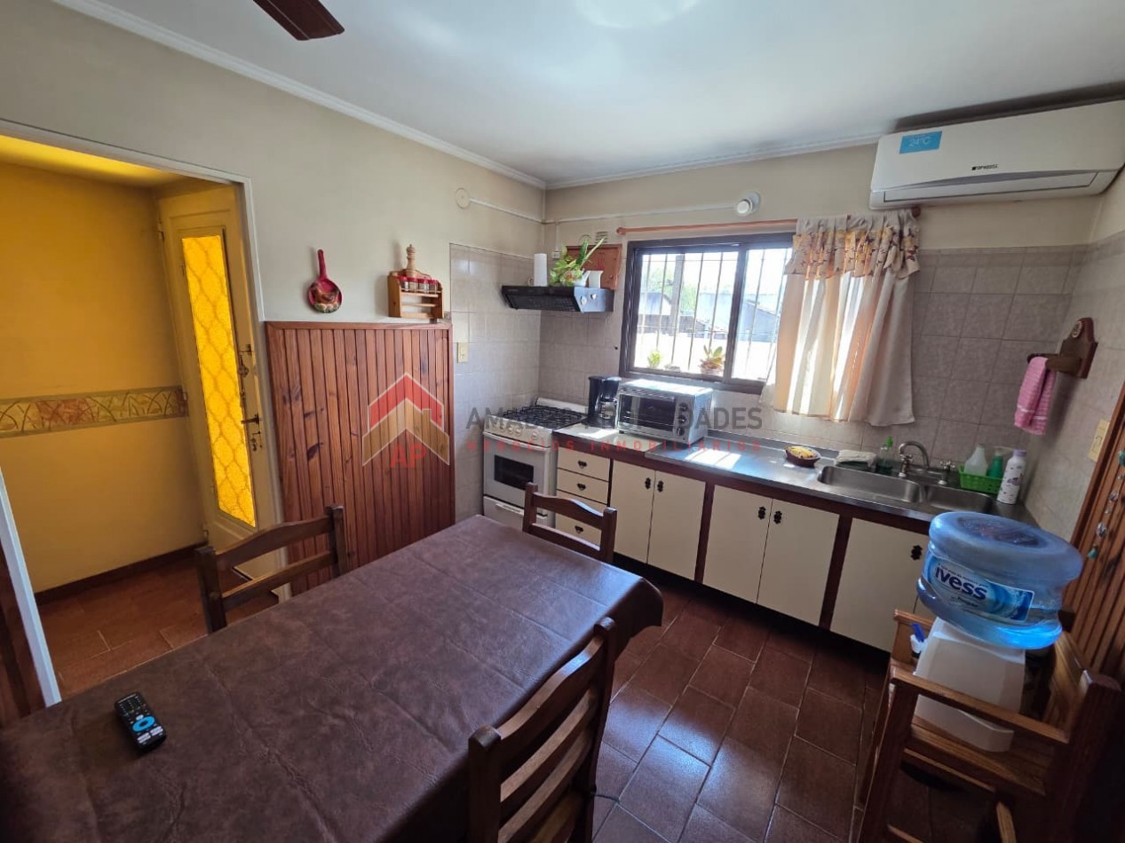 Ph al frente 3 amb en 1er piso con patio, balcon, lavadero y cochera. Excelente ubicacion: Lamadrid 430. Lomas de Zamora