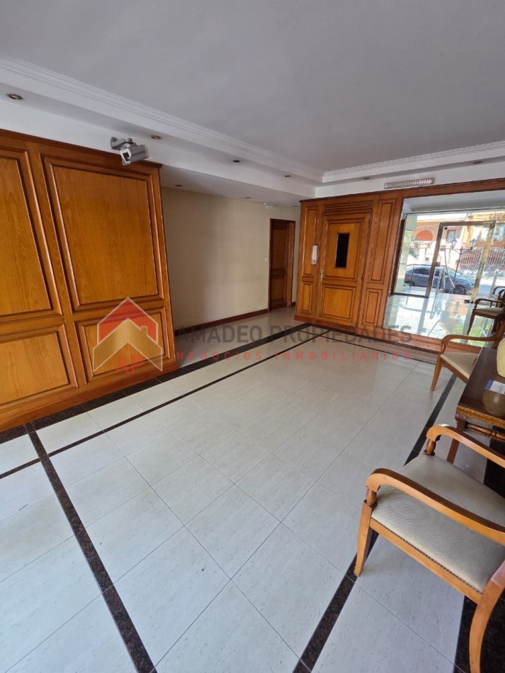 Impecable dpto semipiso 3 amb con balcon, cochera y baulera. Excelente ubicacion: Sixto Fernandez 137, Lomas de Zamora