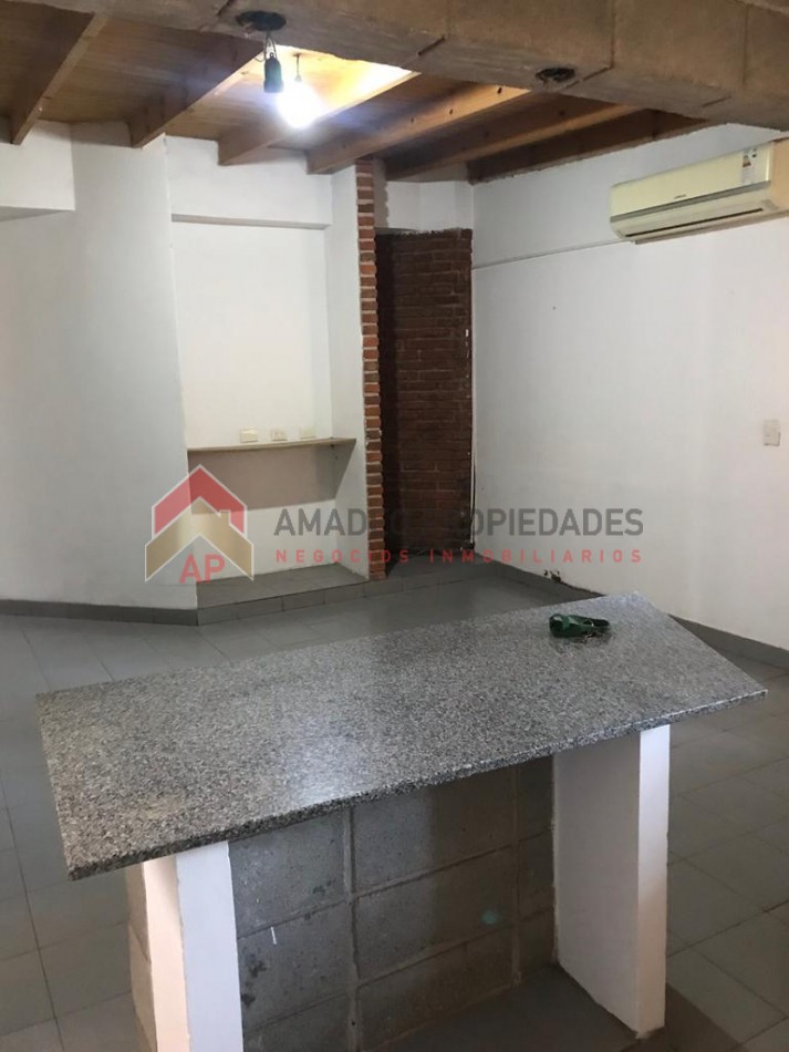 Excelente Casa con importante parque VENTA, ubicado en Cerrito al 1200, Lomas de Zamora