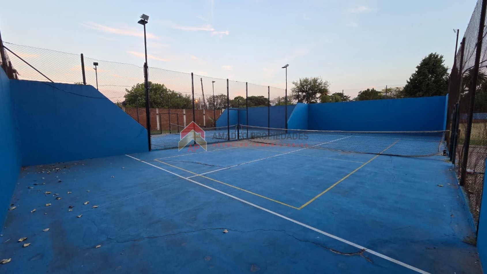 Hermosa casa 3 amb con jardin y parrilla. Ubicada en Azul 298, Monte Grande