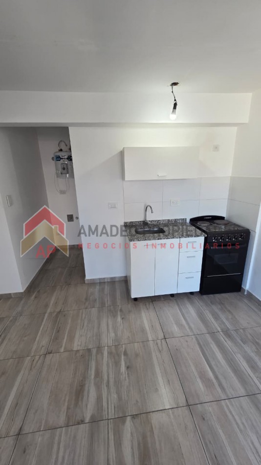 Dpto monoamb contrafrente con balcon de poca antiguedad en 2do piso, ubicado en Azara 851, Lomas de Zamora