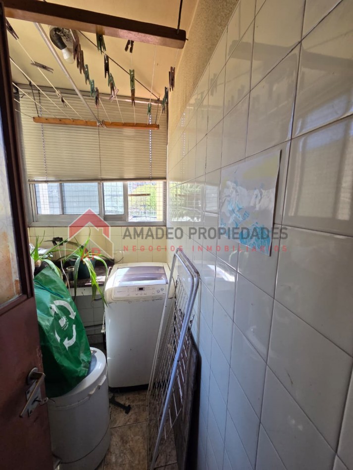 Impecable dpto semipiso 3 amb con balcon, cochera y baulera. Excelente ubicacion: Sixto Fernandez 137, Lomas de Zamora