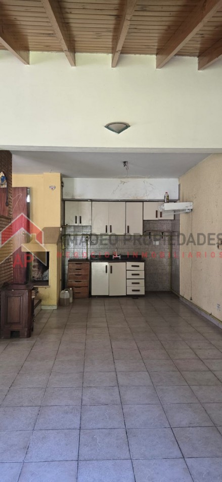 Casa 3 amb con jardin y parrilla, ubicado en Azul 298, Monte Grande