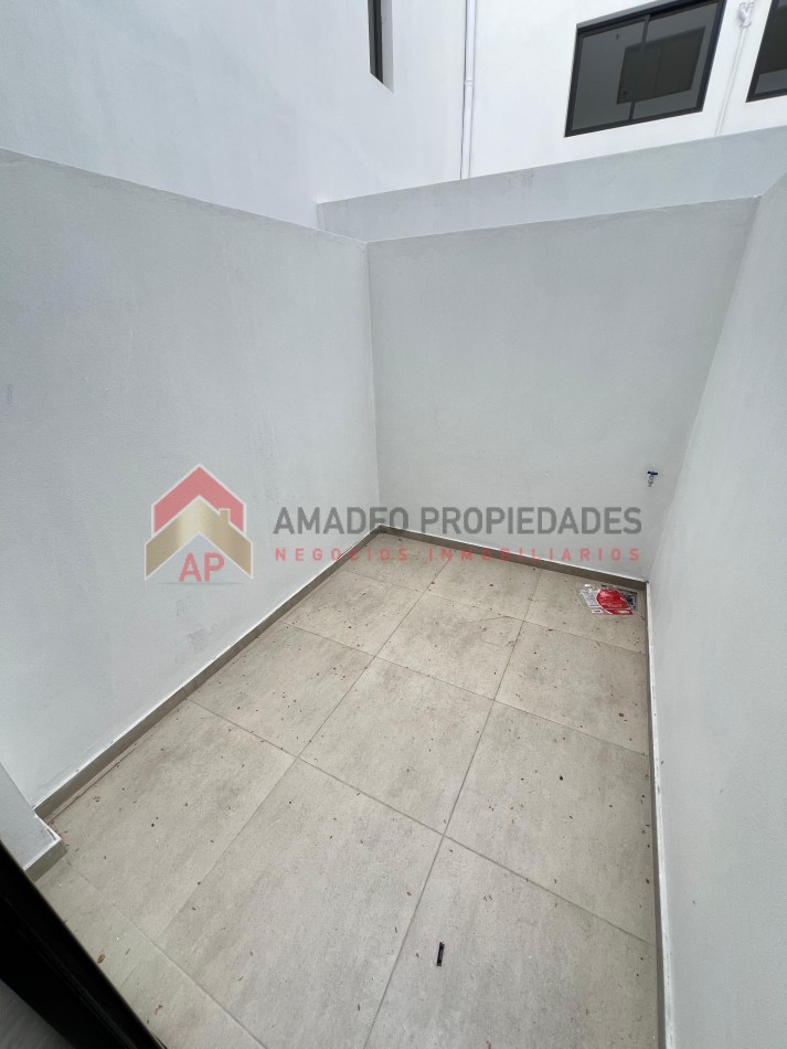 Dpto 2 amb pb a estrenar, contrafrente con patio. Ubicado en Hipolito Yrigoyen 7718, Banfield