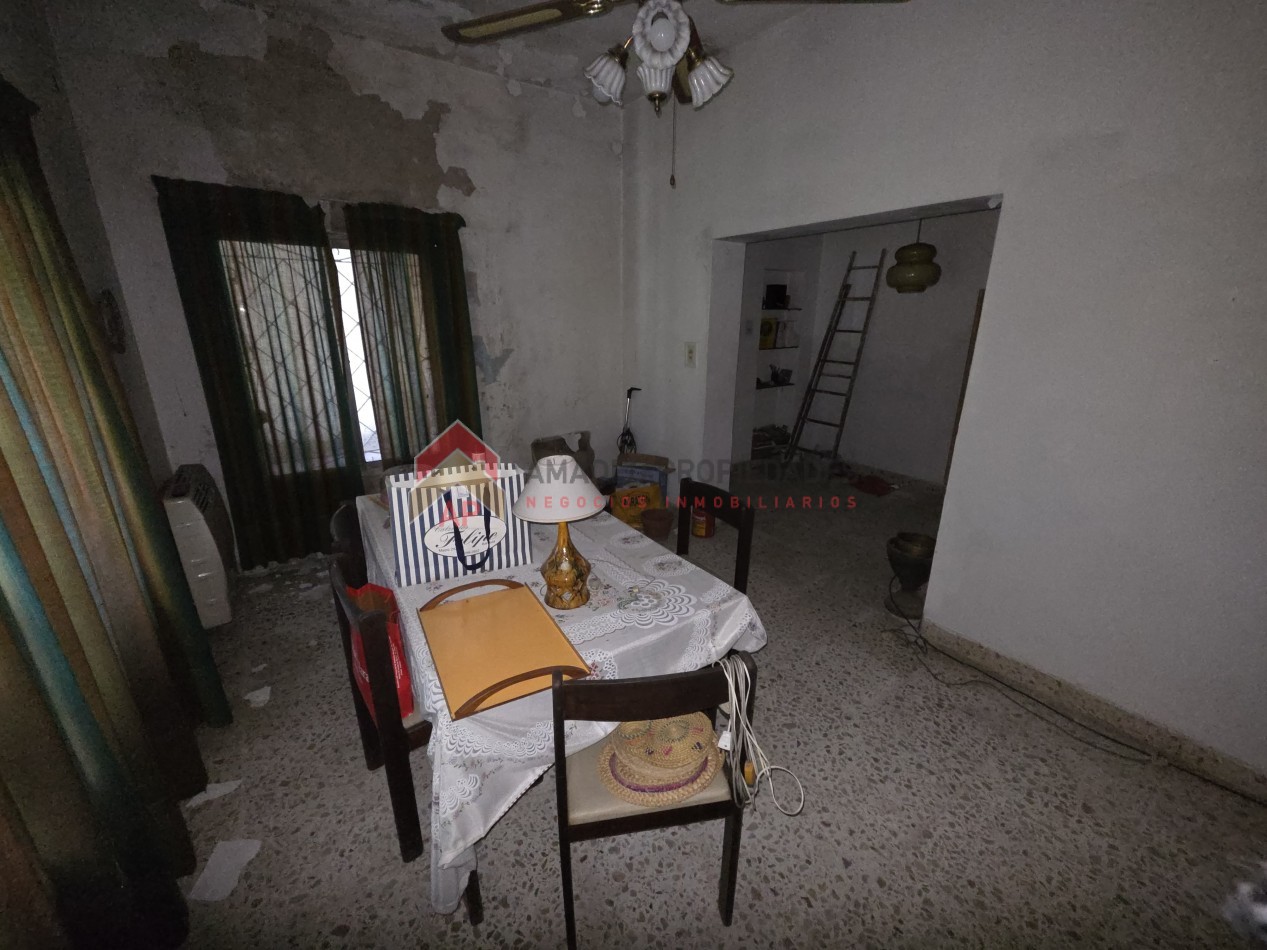 Casa 2 amb amplia a refaccionar con garage y parque APTO CREDITO, ubicada en Lugano 538 Lomas de Zamora