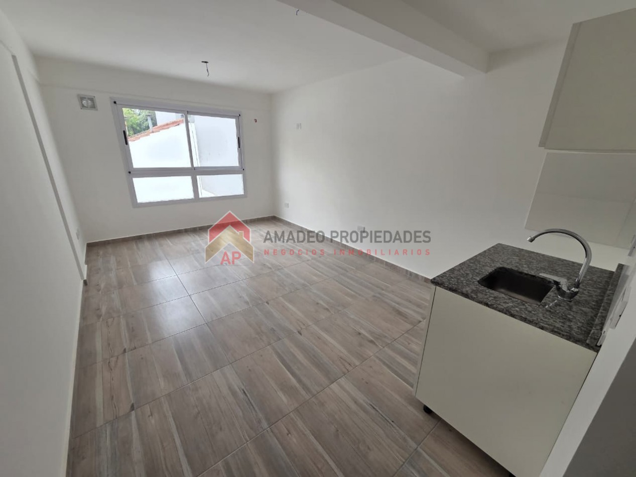 Monoambiente a estrenar contrafrente en 2° piso. Excelente ubicacion: Pedernera 279, Lomas de Zamora