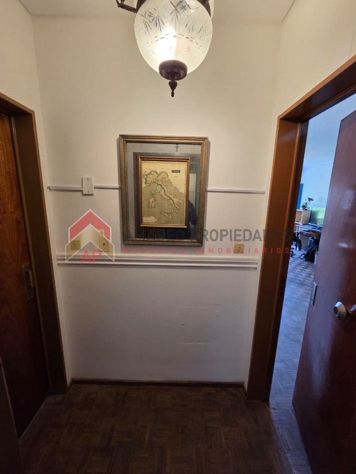 Impecable dpto semipiso 3 amb con balcon, cochera y baulera. Excelente ubicacion: Sixto Fernandez 137, Lomas de Zamora