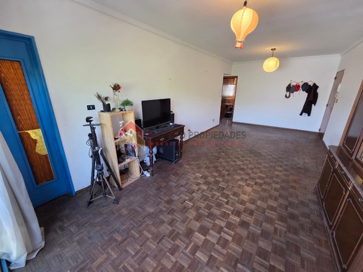 Impecable dpto semipiso 3 amb con balcon, cochera y baulera. Excelente ubicacion: Sixto Fernandez 137, Lomas de Zamora