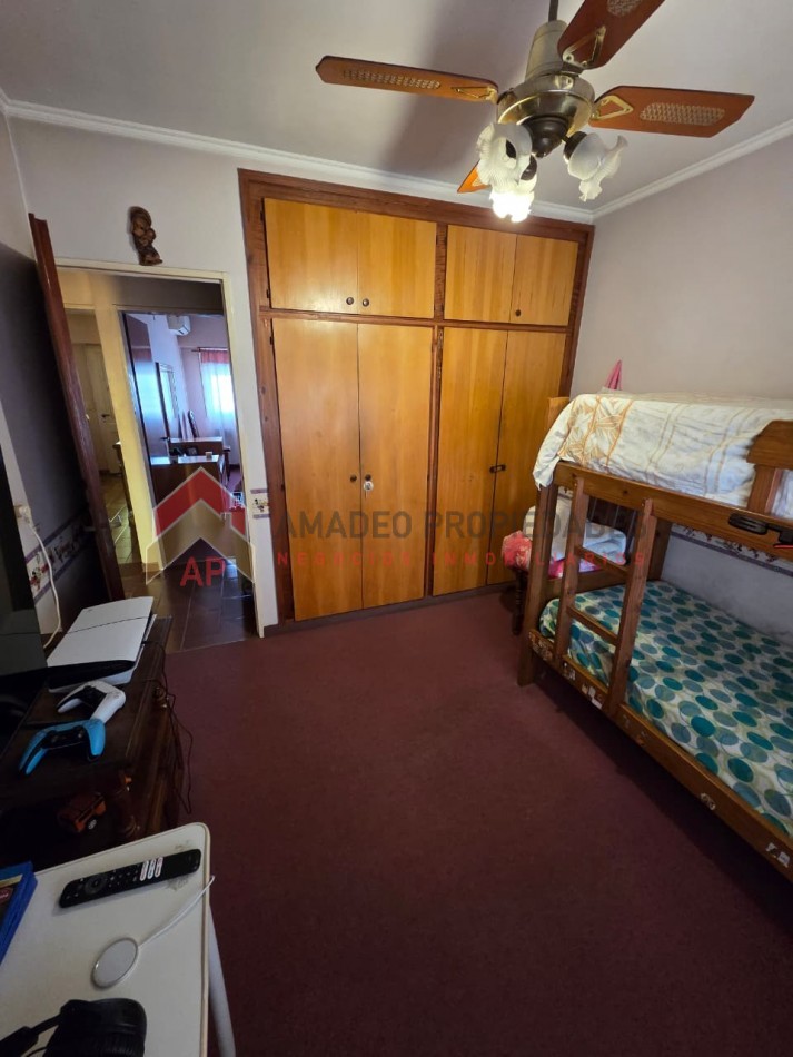 Ph al frente 3 amb en 1er piso con patio, balcon, lavadero y cochera. Excelente ubicacion: Lamadrid 430. Lomas de Zamora