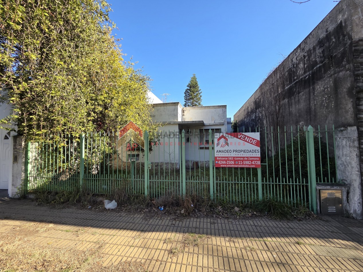 Casa 2 amb amplia a refaccionar con garage y parque APTO CREDITO, ubicada en Lugano 538 Lomas de Zamora