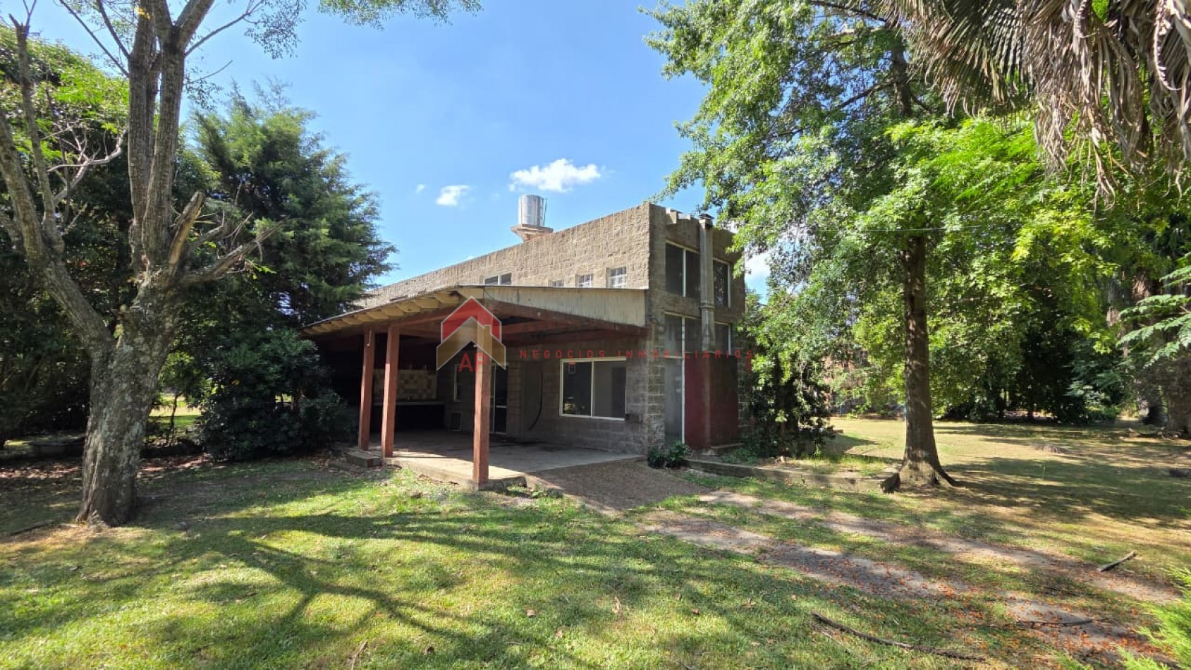 Gran casa 4 amb con garage cubierto, parrilla, terraza y jardin. Ubicado en Azul 298, Monte Grande
