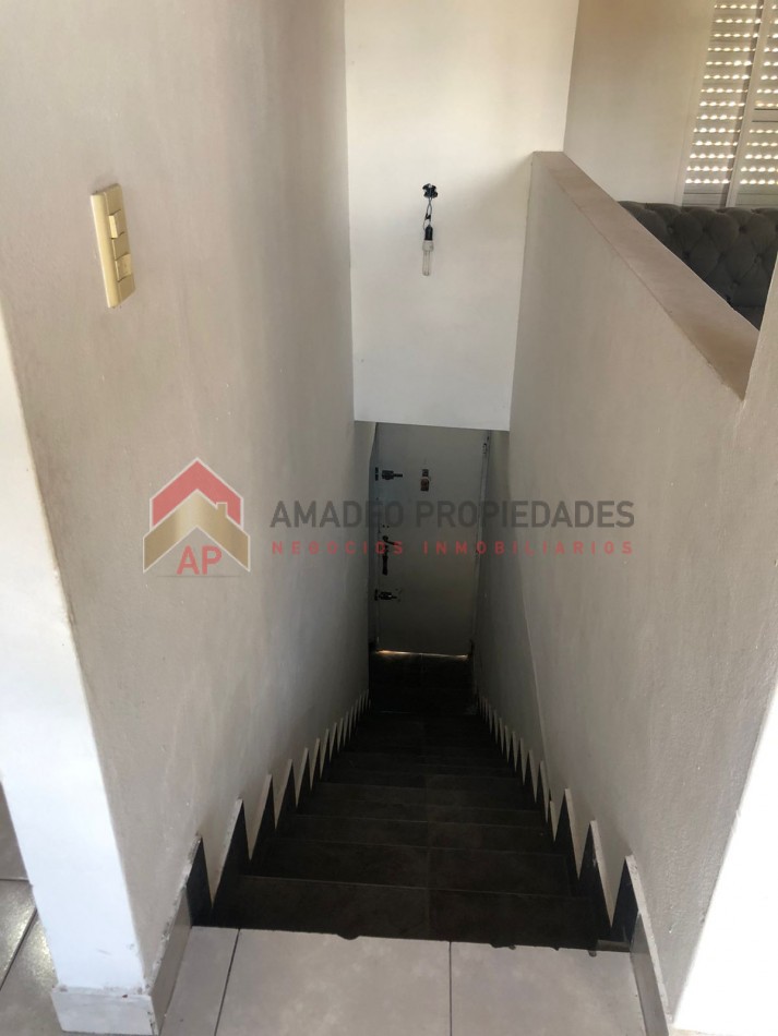 Amplio dpto 3 amb 1° piso, con balcon y garaje, ubicado en Aragon 1025 Llavallol
