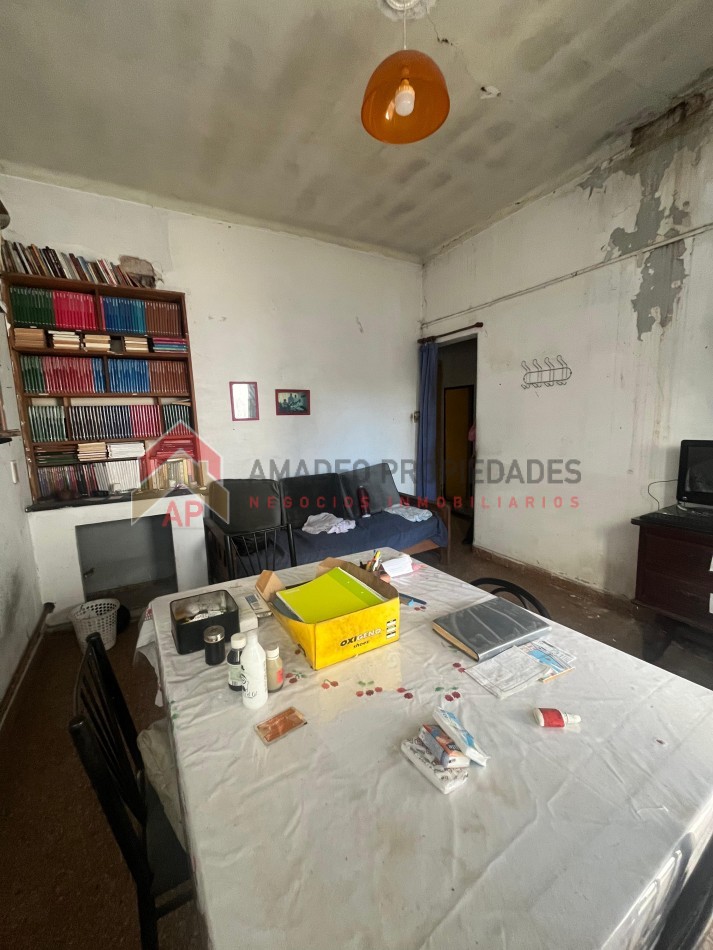 Gran casa con local al frente, terreno libre, enorme galpon y cochera para dos autos APTO CRED, ubicada en Balcarce 541, Lomas de Zamora