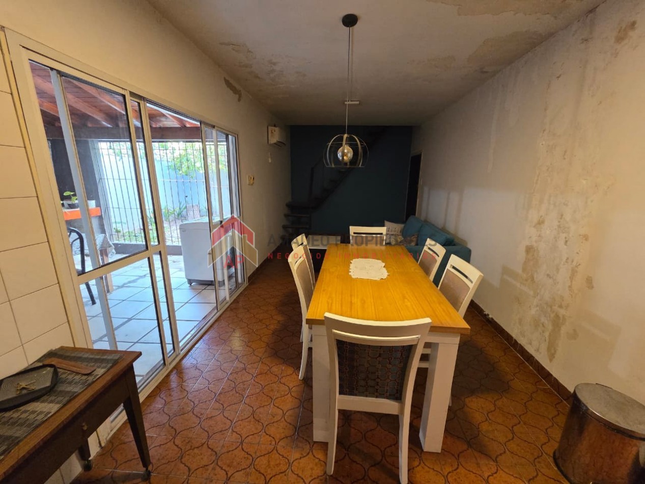 Excelente casa 4 amb con terraza, quincho, patio y cochera. Ubicada en Constantino Gaito 116, Lomas de Zamora