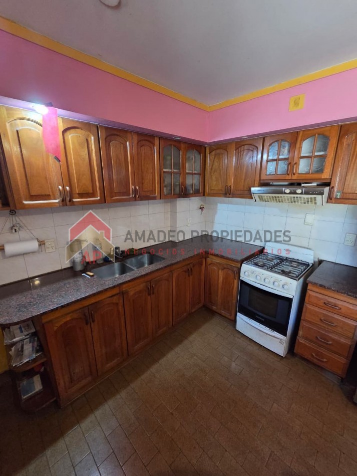 Impecable dpto semipiso 3 amb con balcon, cochera y baulera. Excelente ubicacion: Sixto Fernandez 137, Lomas de Zamora