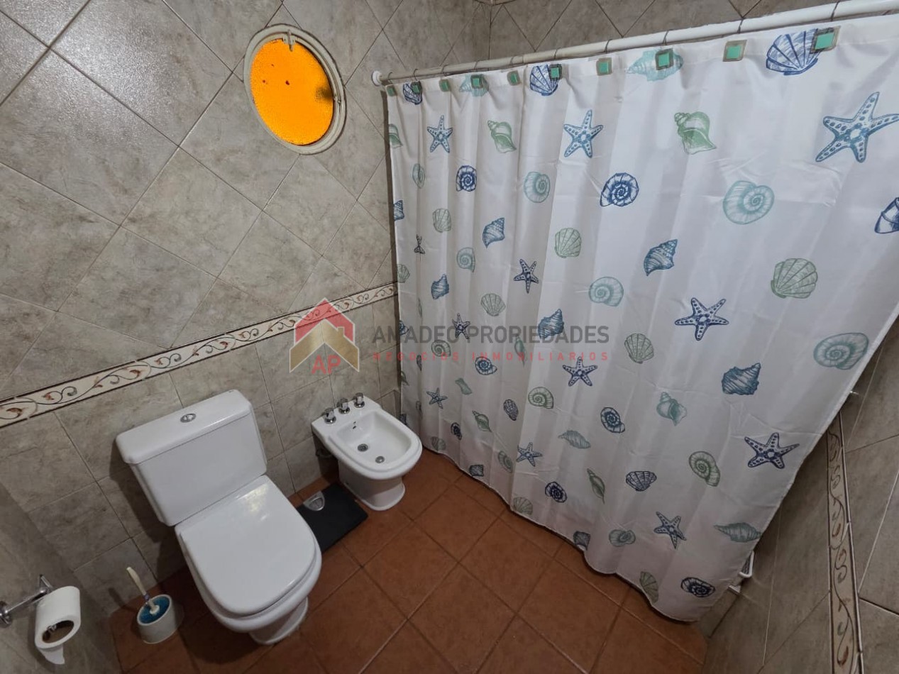 Ph al frente 3 amb en 1er piso con patio, balcon, lavadero y cochera. Excelente ubicacion: Lamadrid 430. Lomas de Zamora