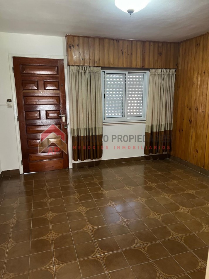 Casa 4 amb con garage y parque, apto cred. muy buena ubicacion: San Isidro 1190 Temperley