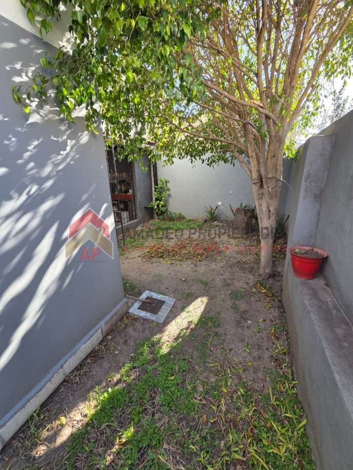 Excelente casa 4 amb con terraza, quincho, patio y cochera. Ubicada en Constantino Gaito 116, Lomas de Zamora