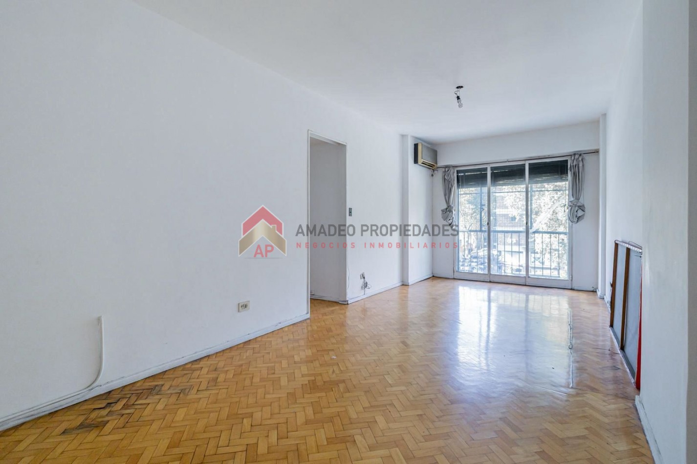 Dpto 4 amb al frente en 2° piso con lavadero y balcon. Excelente ubicacion: Oro al 4500 esquina Santa Fe, Palermo