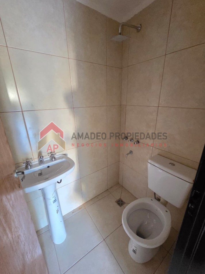 Monoamb amplio con balcon a estrenar en 1er piso. Excelente ubicacion: Pedernera 227, Lomas de Z