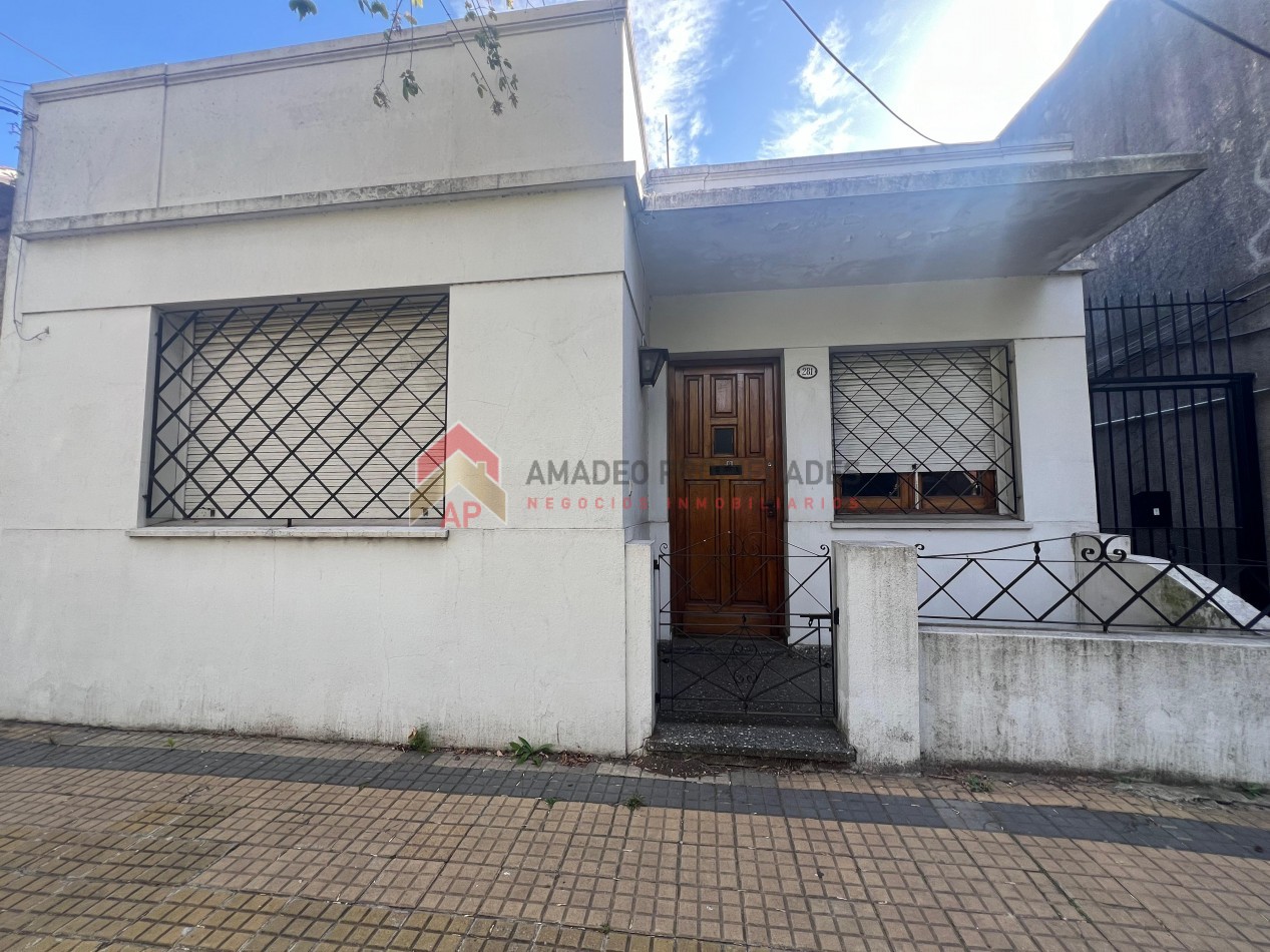 OPORTUNIDAD: Ph t/casa al frente 3 amb con patio, ubicada en Las Piedras 281 Lomas de Zamora