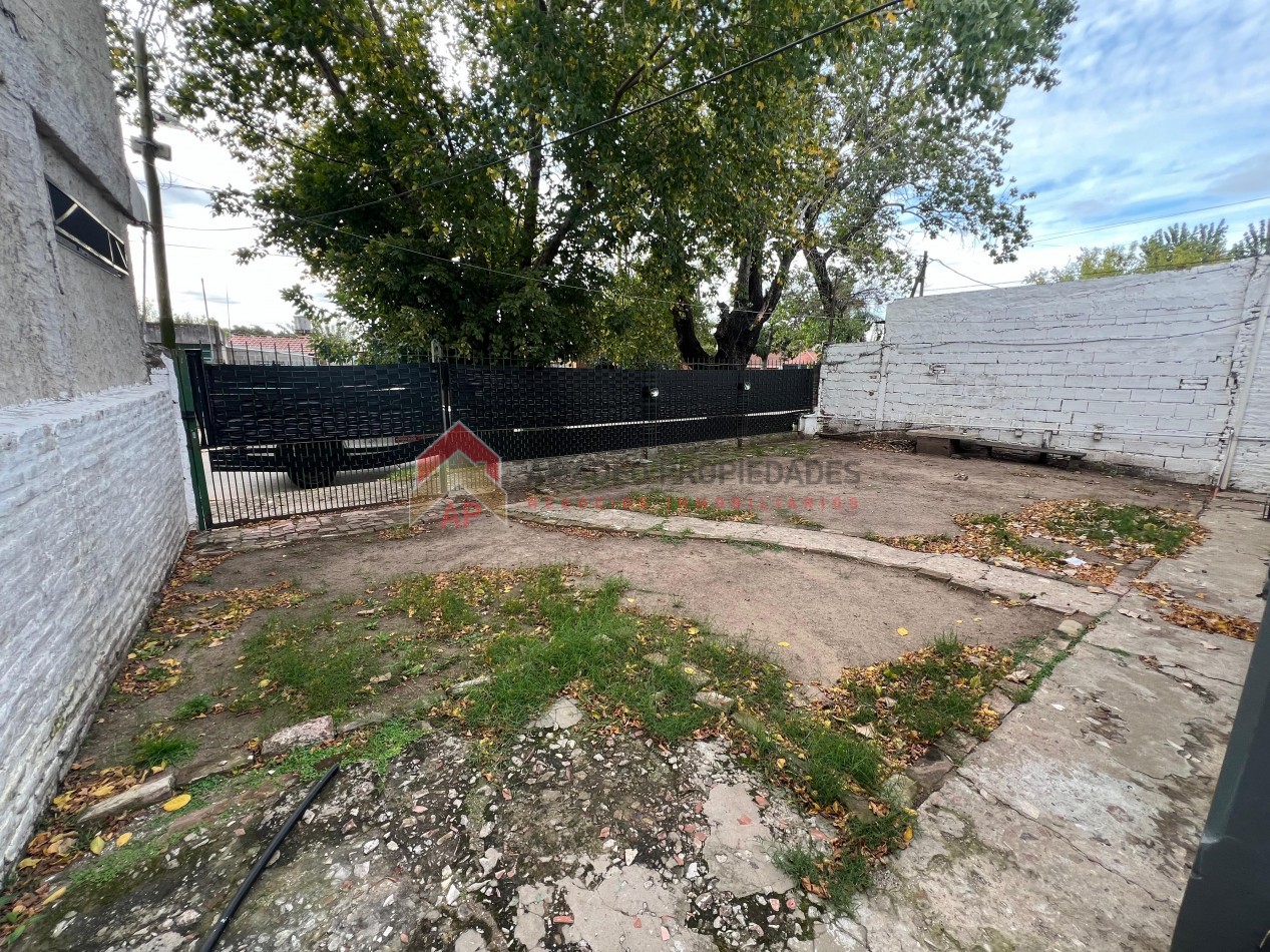 Casa 3 amb con amplio parque al frente, ubicada en Gonzalez Chavez 1061, Temperley