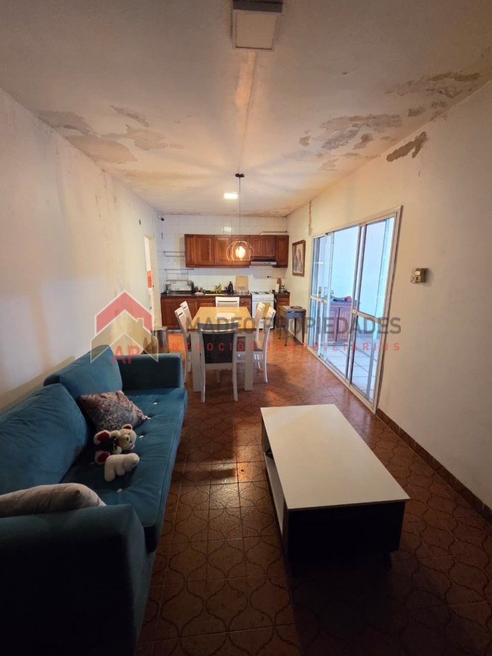 Excelente casa 4 amb con terraza, quincho, patio y cochera. Ubicada en Constantino Gaito 116, Lomas de Zamora