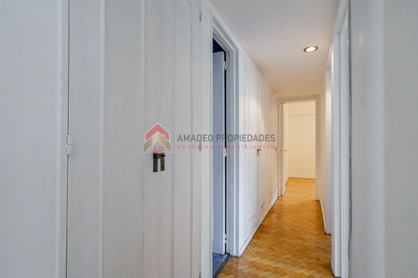 Dpto 4 amb al frente en 2° piso con lavadero y balcon. Excelente ubicacion: Oro al 4500 esquina Santa Fe, Palermo
