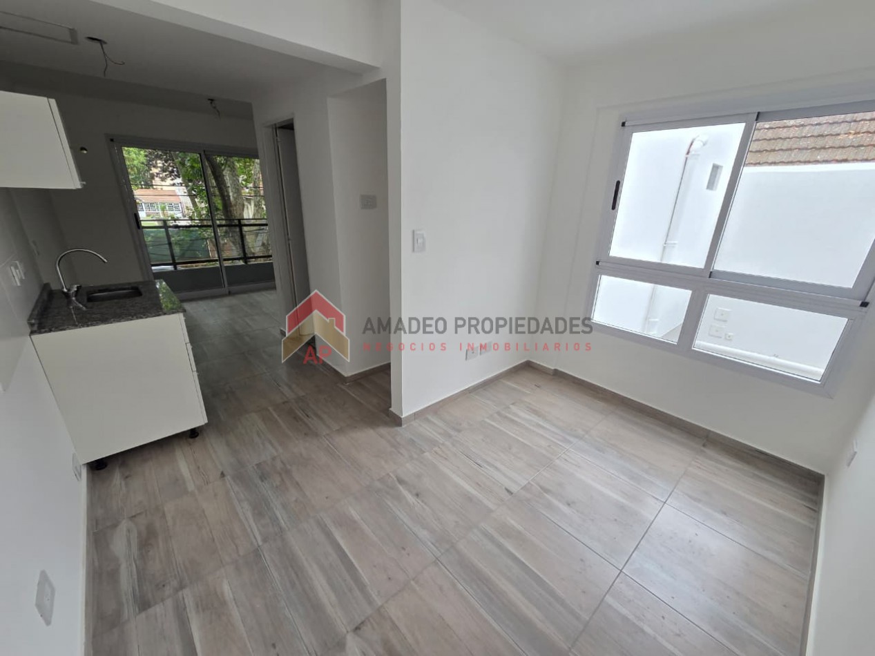 Monoamb a estrenar al frente c/ balcon, 1er piso. Excelente ubicacion: Pedernera 279, Lomas de Zamora