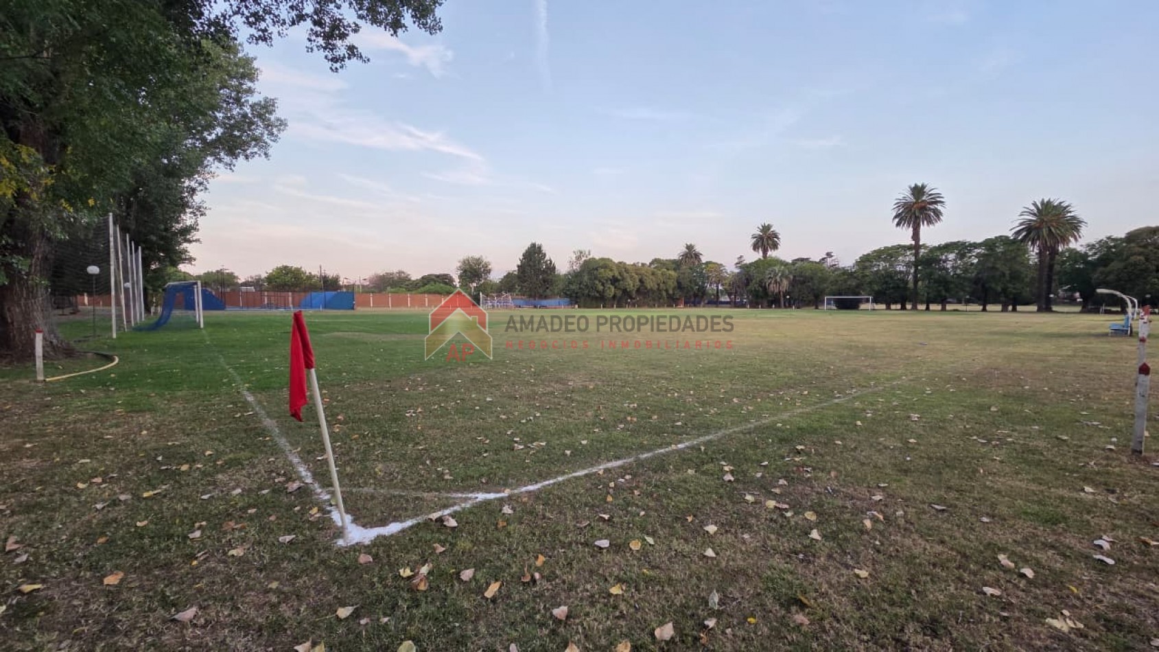 Gran casa 4 amb con garage cubierto, parrilla, terraza y jardin. Ubicado en Azul 298, Monte Grande