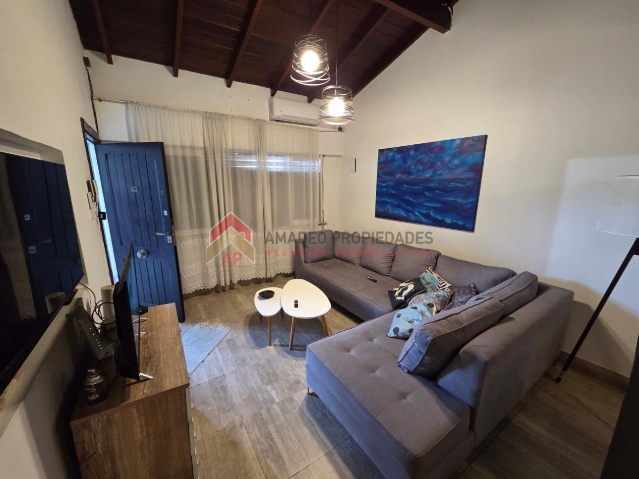 Excelente casa 4 amb con terraza, quincho, patio y cochera. Ubicada en Constantino Gaito 116, Lomas de Zamora