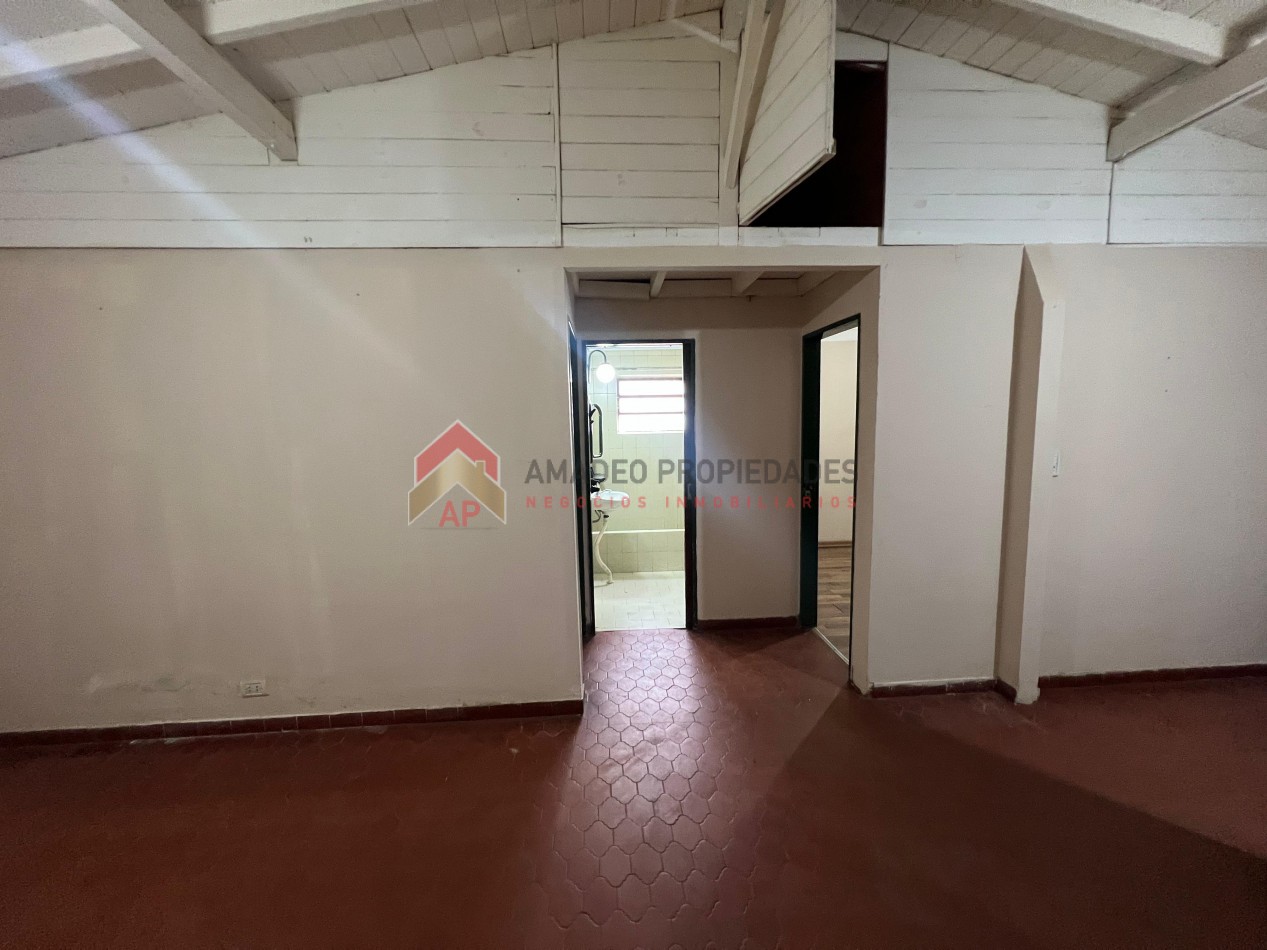 Casa 3 amb con amplio parque al frente, ubicada en Gonzalez Chavez 1061, Temperley