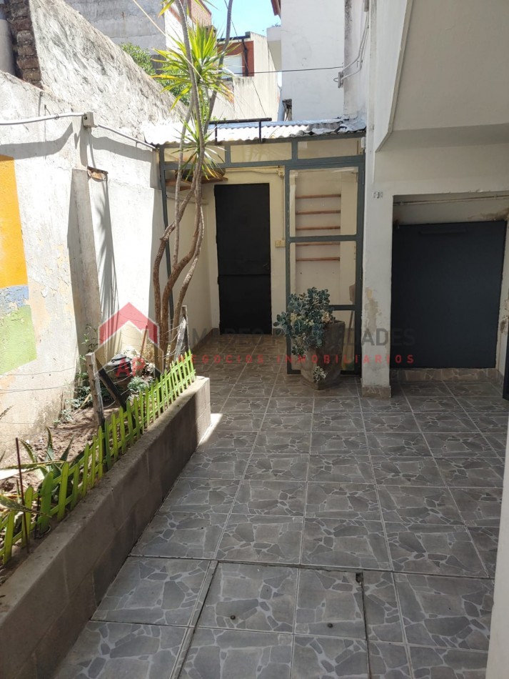 Excelente PH al frente tipo casa 3 amb ubicado en Carlos Tejedor 227 Lomas de Zamora