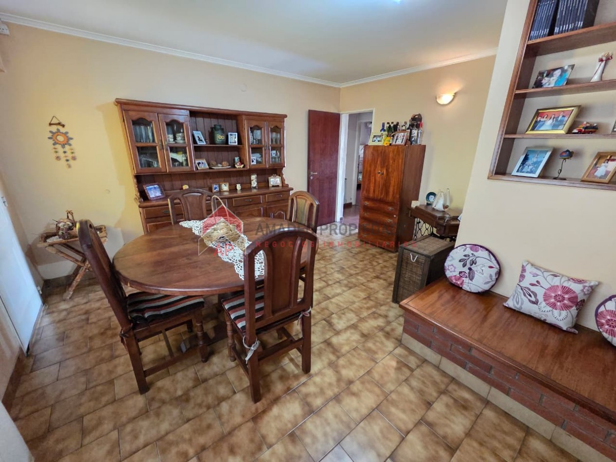 Ph al frente 3 amb en 1er piso con patio, balcon, lavadero y cochera. Excelente ubicacion: Lamadrid 430. Lomas de Zamora