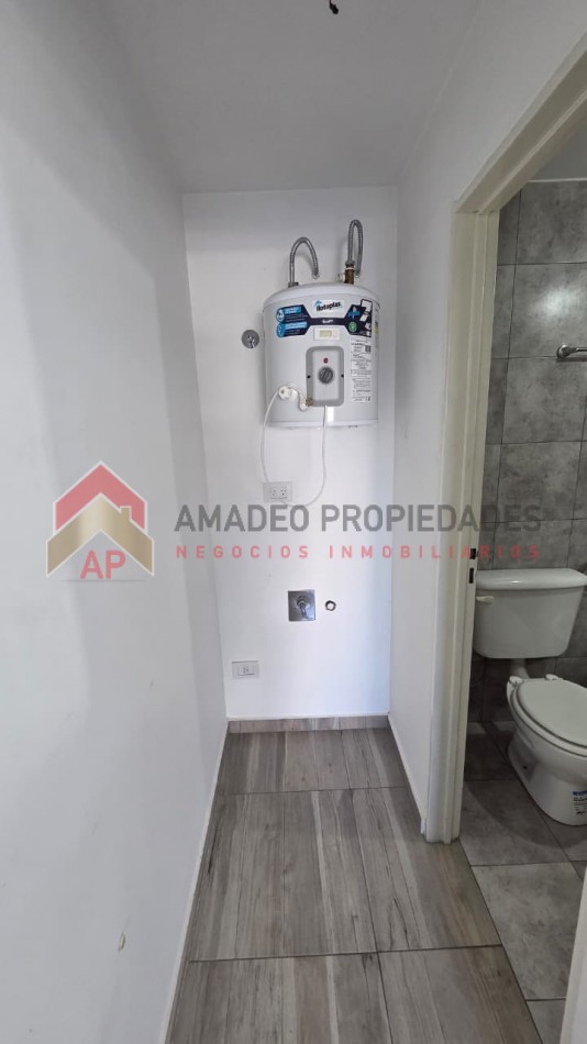 Dpto monoamb contrafrente con balcon de poca antiguedad en 2do piso, ubicado en Azara 851, Lomas de Zamora