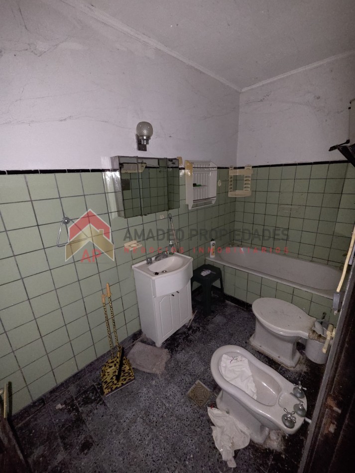 Casa 2 amb amplia a refaccionar con garage y parque APTO CREDITO, ubicada en Lugano 538 Lomas de Zamora