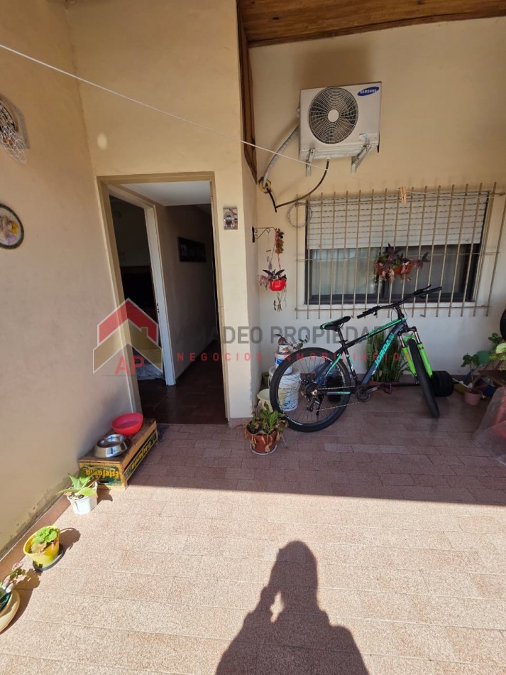 Ph al frente 3 amb en 1er piso con patio, balcon, lavadero y cochera. Excelente ubicacion: Lamadrid 430. Lomas de Zamora