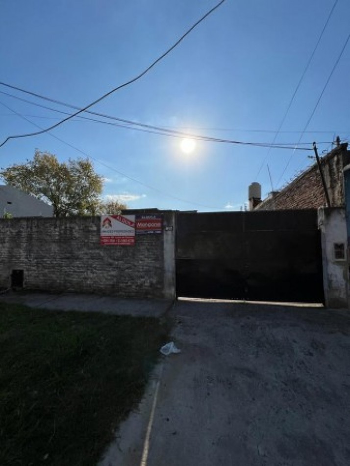 Deposito amplio, ubicado en Lamadrid 2448, Lomas de Zamora